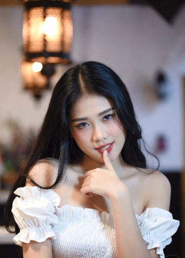 রোমান্টিক দুষ্ট মেয়েদের পিক