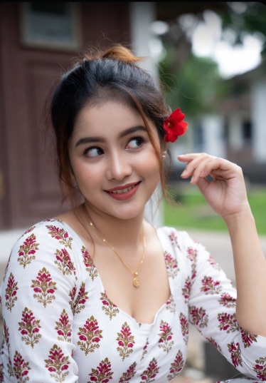 রোমান্টিক দুষ্ট মেয়েদের পিক