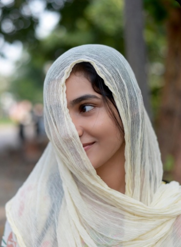 কিউট মেয়েদের পিক মুখ ঢাকা