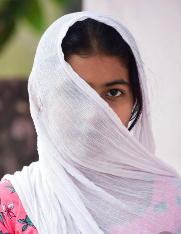 কিউট মেয়েদের পিক মুখ ঢাকা