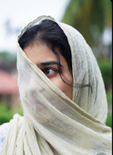 কিউট মেয়েদের পিক মুখ ঢাকা