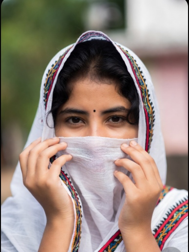 কিউট মেয়েদের পিক মুখ ঢাকা