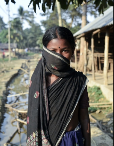 গ্রামের মেয়েদের পিক মুখ ঢাকা
