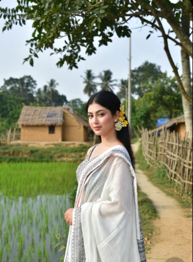 বাংলাদেশের গ্রামের মেয়েদের পিক