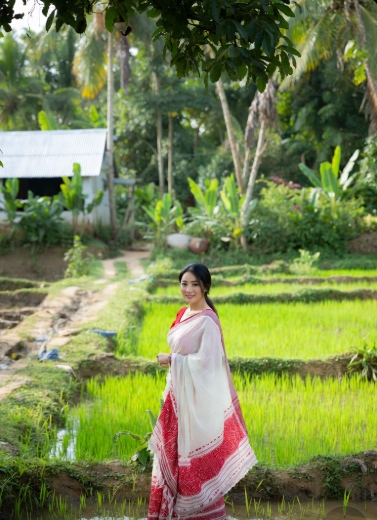 বাংলাদেশের গ্রামের মেয়েদের পিক