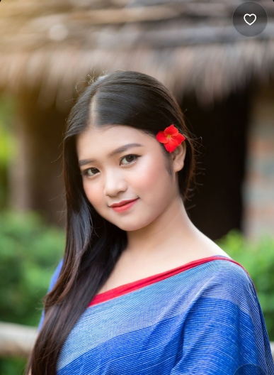 সুন্দরী গ্রামের মেয়েদের পিক