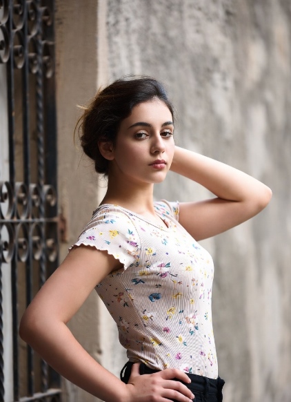 মেয়েদের পিক তোলার স্টাইল