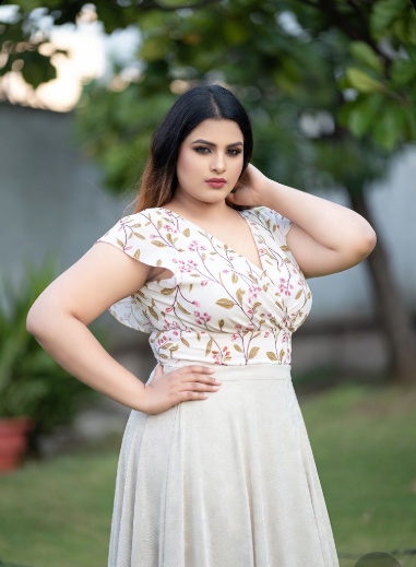 মোটা সুন্দরী মেয়েদের পিক
