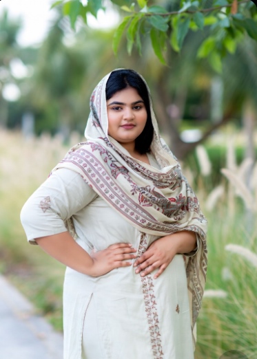 মোটা সুন্দরী মেয়েদের পিক