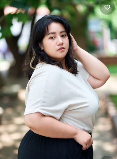 মোটা সুন্দরী মেয়েদের পিক