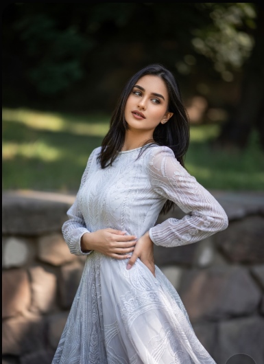 সুন্দরী মেয়েদের পিক